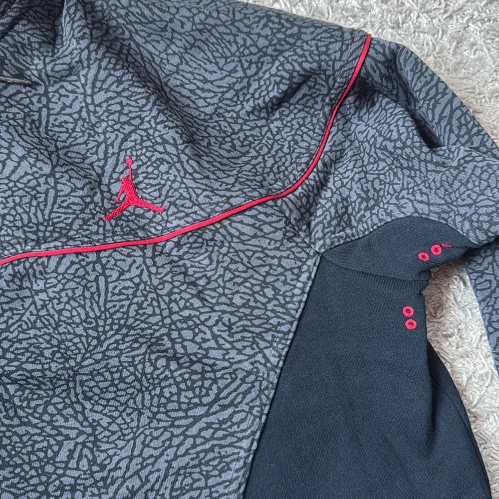 RARE Mens Jordan Black/Gray/Red Elephant Print 1/2 Zip Fleece Sweatshirt Size XL